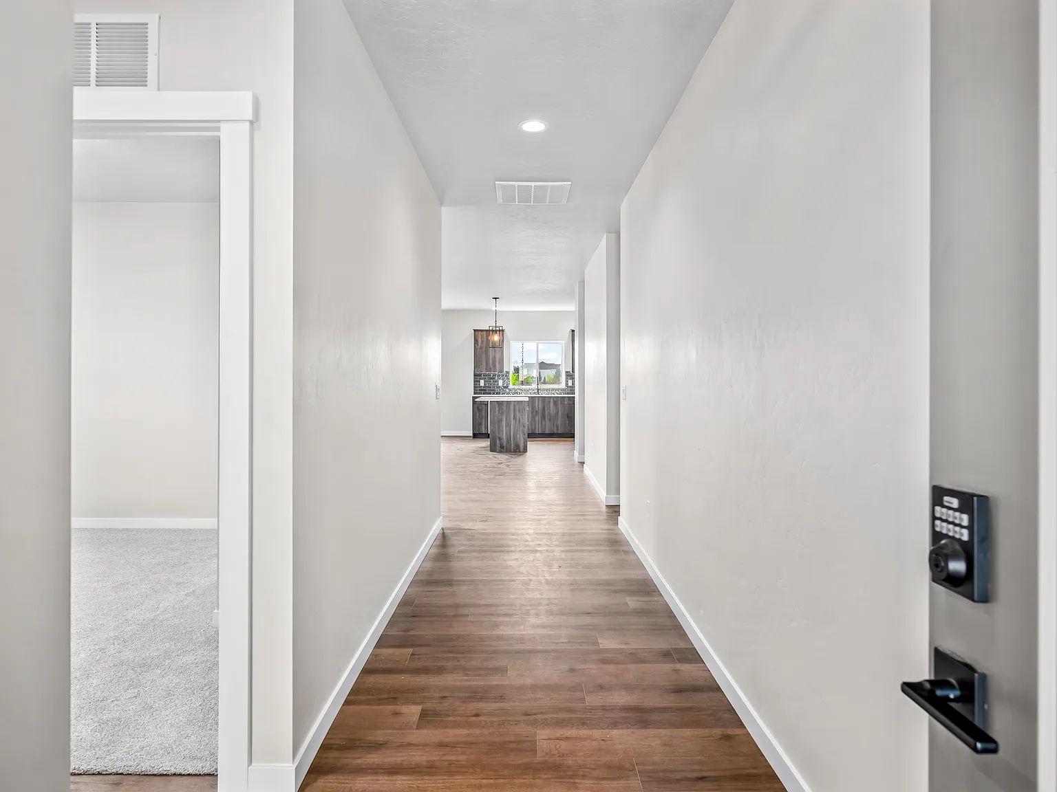 4 bed, 1860 sqft, $3,400 — Photo 3