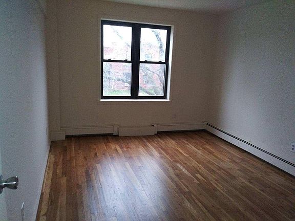 4th image of 1300 Richmond Ave