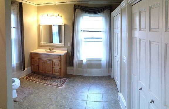 4th image of 1111 Elmwood Ave #1111