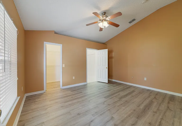1907 Manatee Dr — Photo 5
