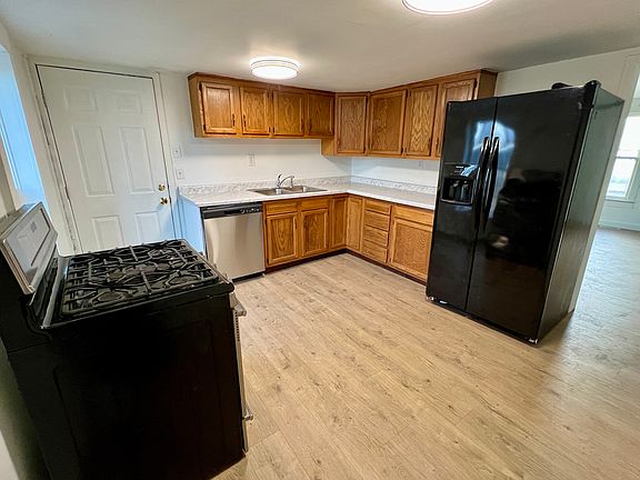 2nd image of 204 Pine St