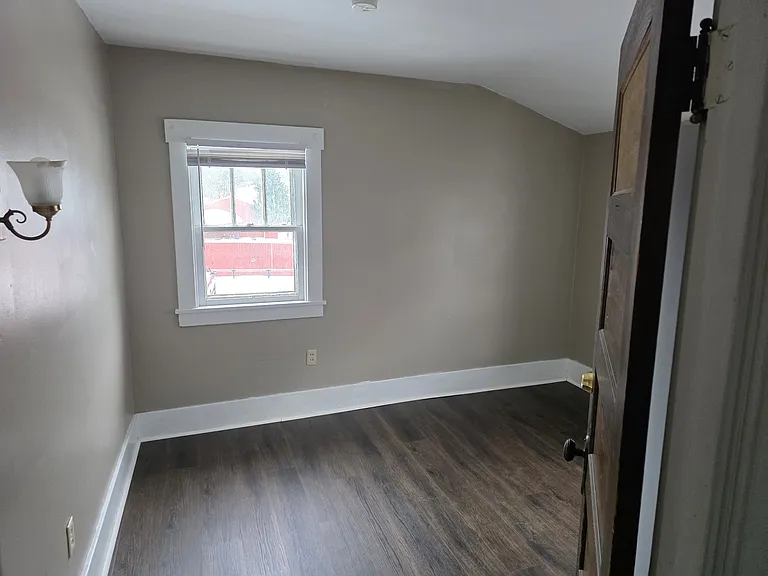 429 S 6th St — Photo 6