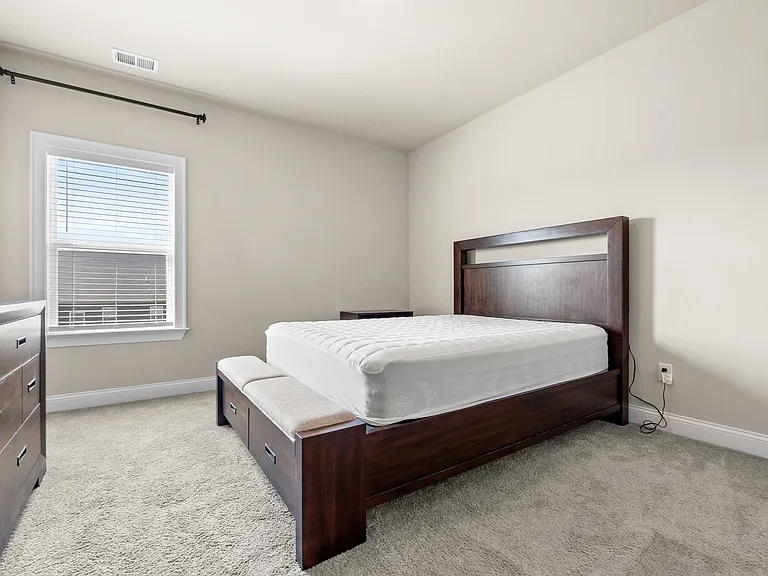 7435 Red Poppy Dr — Photo 32