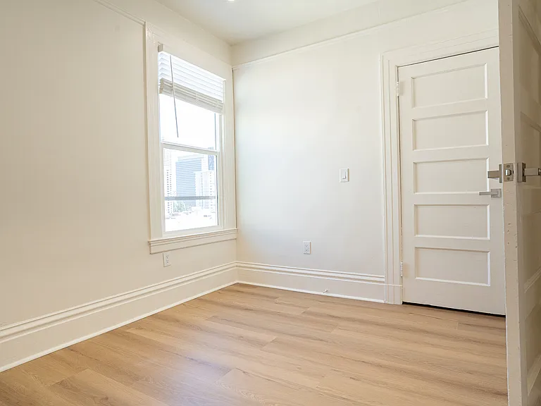 1048 Montgomery St — Photo 18