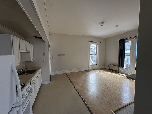 4th image of 463 Cumberland Ave APT 4