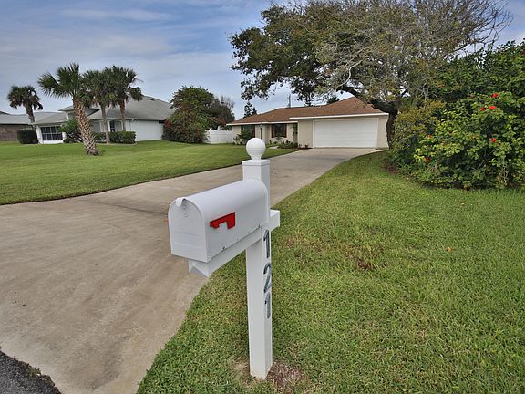 5th image of 121 Mariners Dr