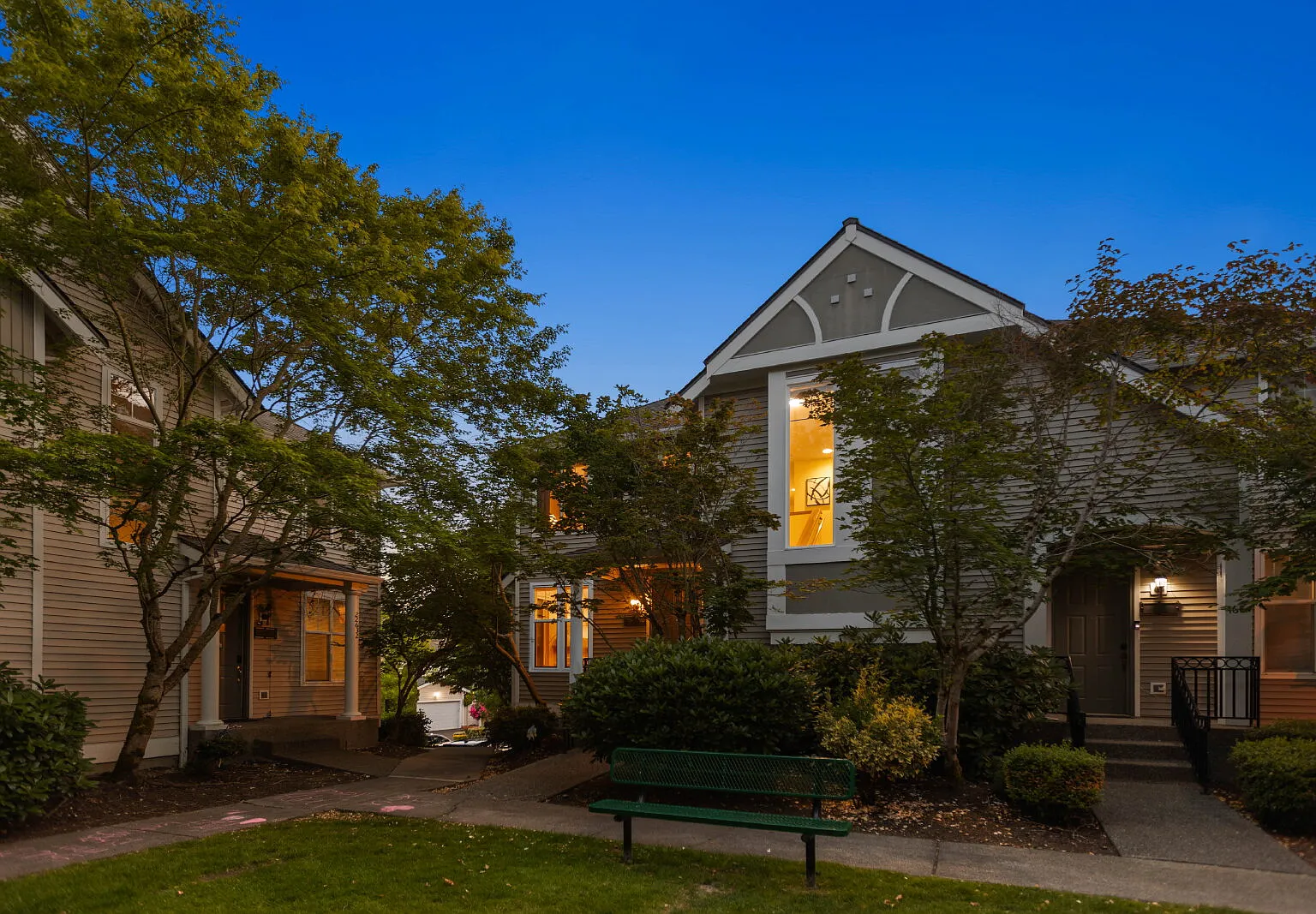 1/2 Off First Months Rent If Lease Signed By 9/1! Beautiful End-Unit Townhome In Highland Parc | ... — Photo 2