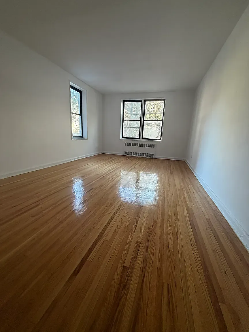 9201 Kings Highway — Photo 1