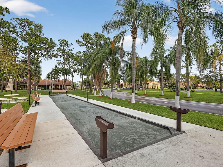 624 Sea Pine Way #B3 — Photo 40