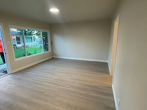 4th image of 211 Atlanta Ave