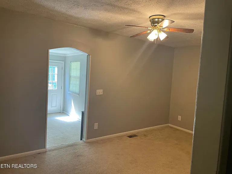 305 Reagan St — Photo 7