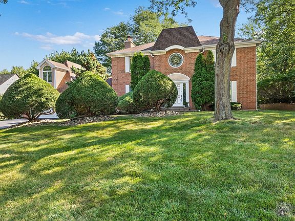 3rd image of 49 Cambridge Dr