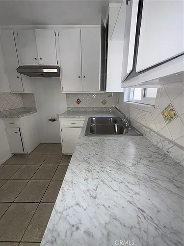 1805 S Rimpau Blvd Photo 1