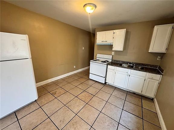 4th image of 8813 Edinburgh St