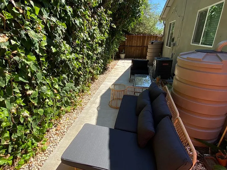 7528 Gloria Ave — Photo 11