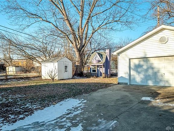 3rd image of 15 Sillman Ct