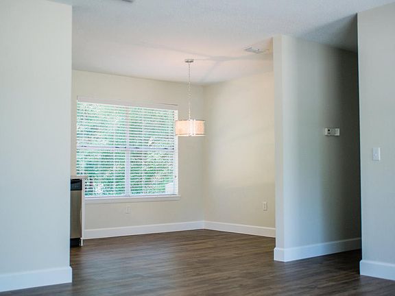 4th image of 223 SW Shady Ln