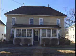 117 N Stott St, Genoa, IL 60135