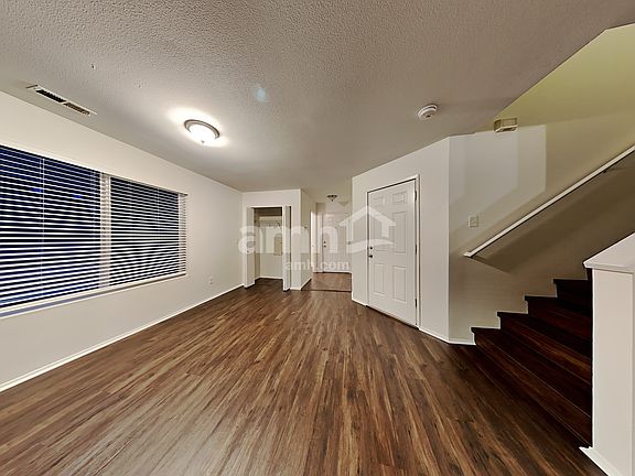 4th image of 17627 Silver Creek Ave E