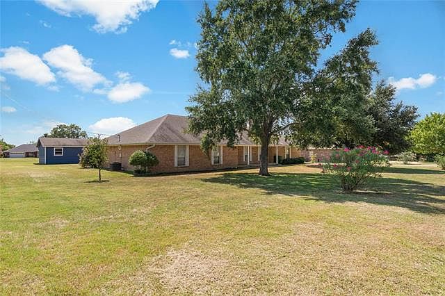 1st image of 207 Clover Dr