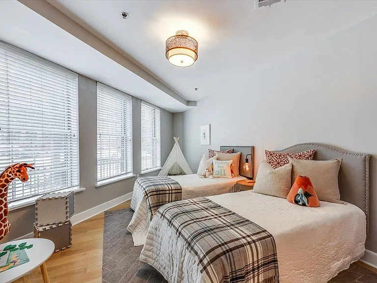1100 Clinton St #101 — Photo 16