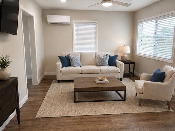 4th image of 2665 Los Feliz Dr