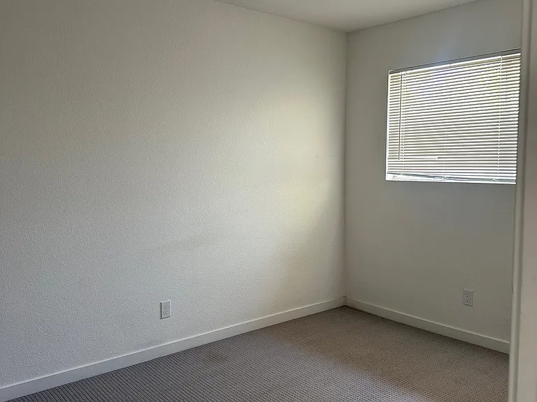 320 9th St #12 — Photo 9