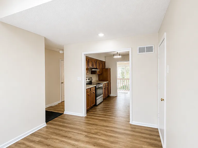 324 NE Cedar Ct — Photo 9