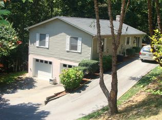560 Hunters Ridge Rd, Mills River, NC 28759