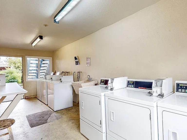 2305 McBride Ln — Photo 29