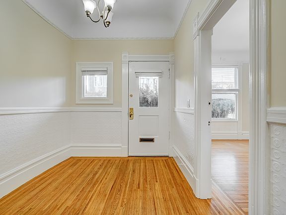 4th image of 559 Waller St
