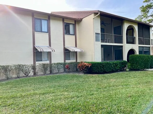 308 Knotty Pine Circle #C-1, Greenacres, FL 33463