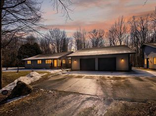 2852 E Leisure Ln, Midland, MI 48640