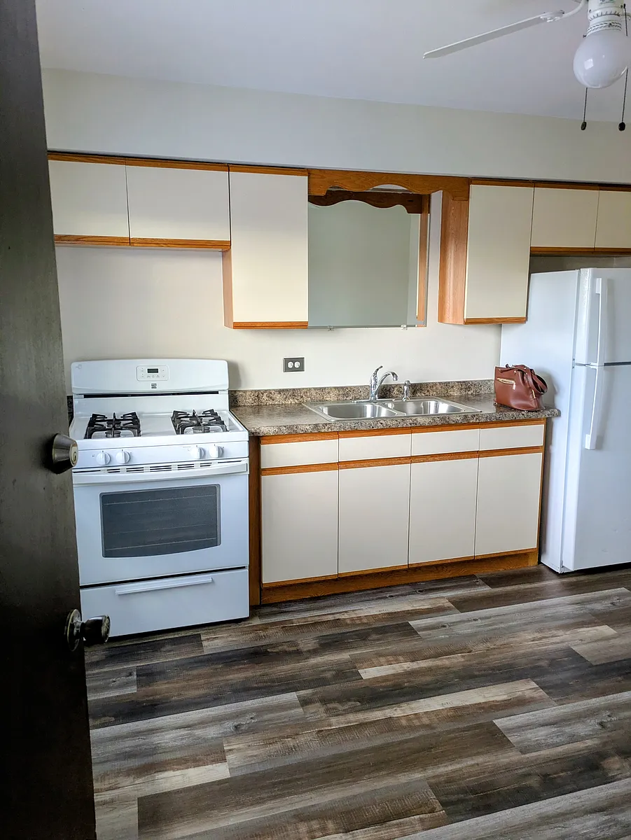 Building Photo - 14440 Jefferson Ave #2E