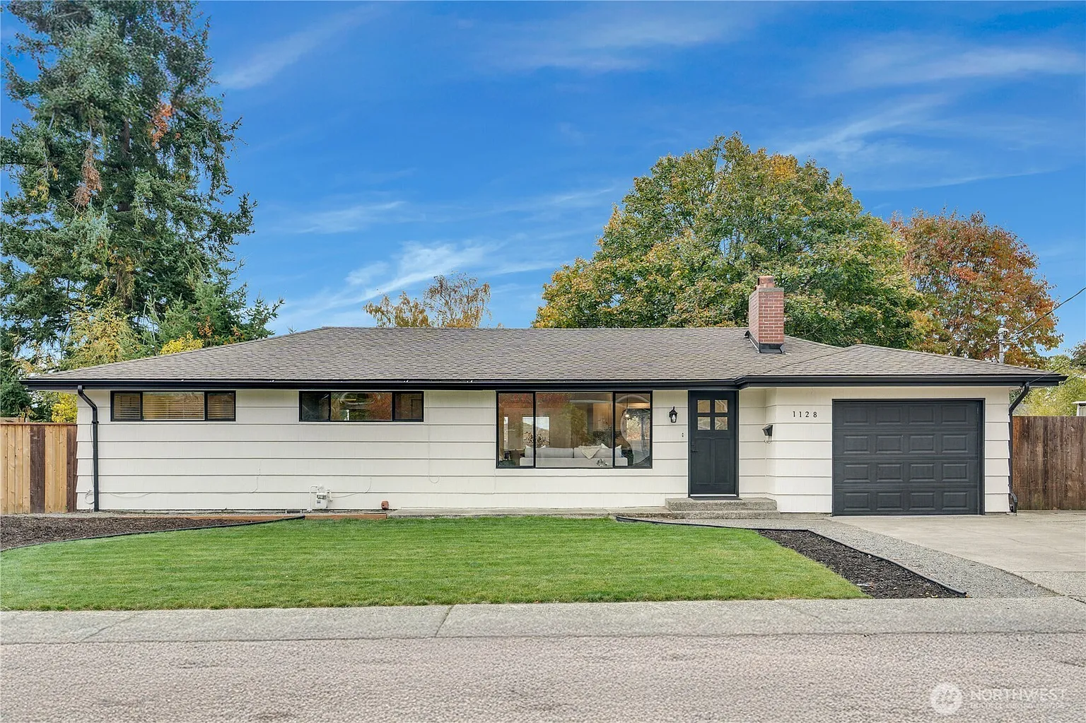1128 Lenore Drive photo 1