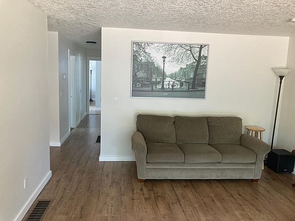 2nd image of 905 SE 97th Ave