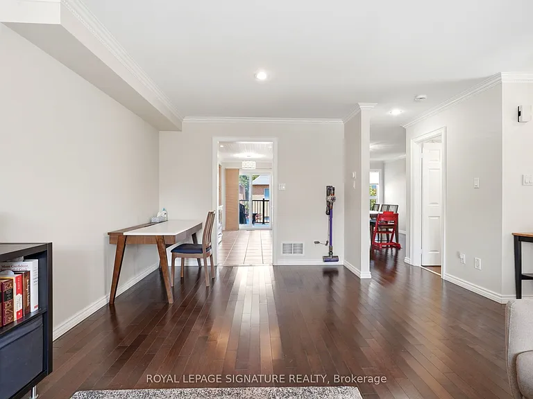 36 Moorefield Dr — Photo 4