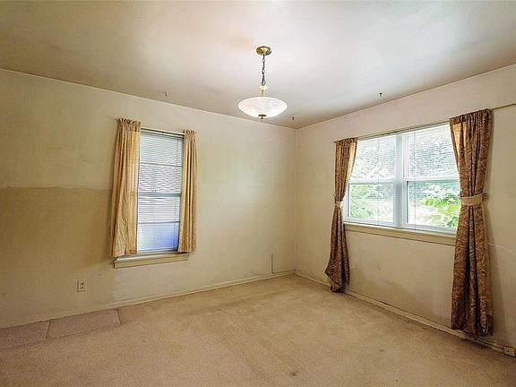 5th image of 163 Eisenhower Blvd