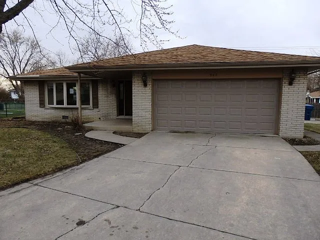 942 E 170th Pl photo 1