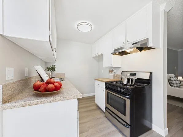 Sepulveda Landmark, 9250 Sepulveda Blvd APT 203, North Hills, CA 91343