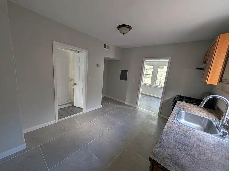 295-296 S Clinton St #2 — Photo 6