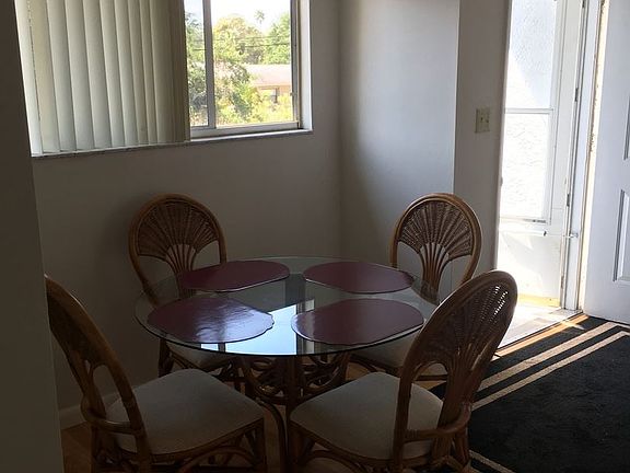 5th image of 322 Beach Park Ln #124