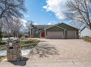 931 Saddlebrook Trl, Chanhassen, MN 55317