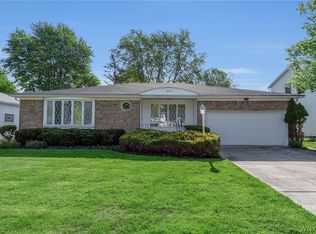 243 Seabrook Dr, Williamsville, NY 14221