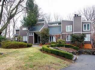 15 Williamson Ct, Middletown, NJ 07748