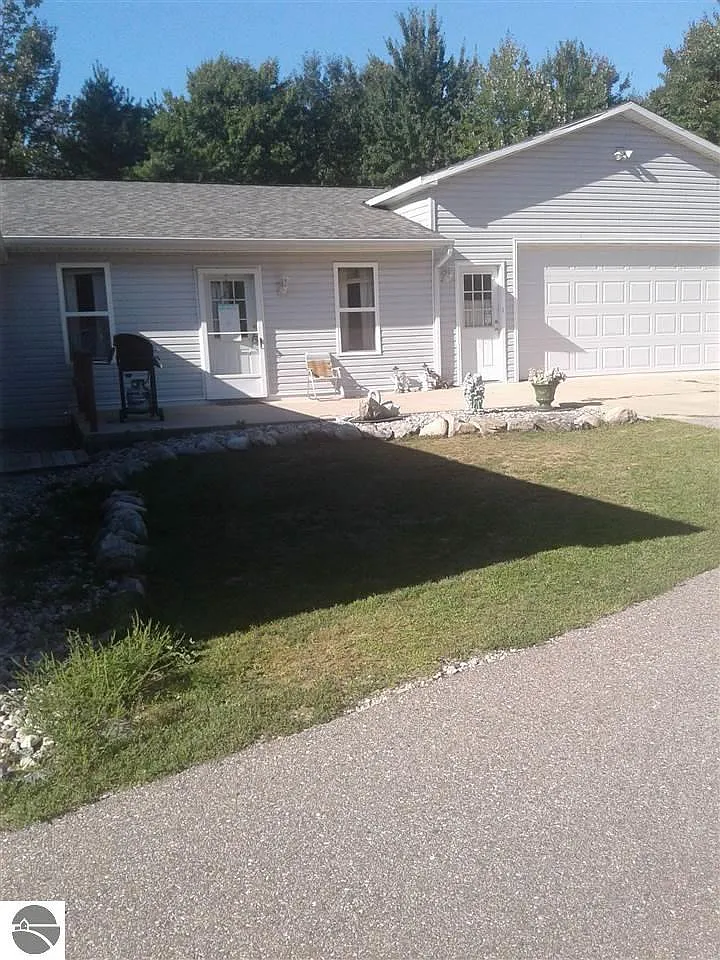 8343 Constitution Blvd photo 1