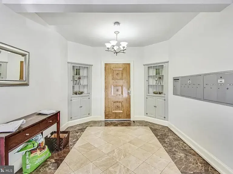 1810 California St NW #204 — Photo 6