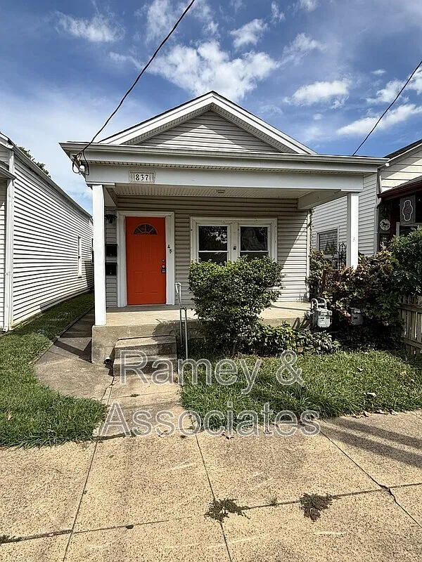 837 E Burnett Ave — Photo 1