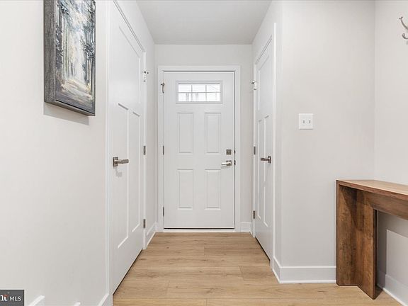 3rd image of 10318 Heritage Trail Ct