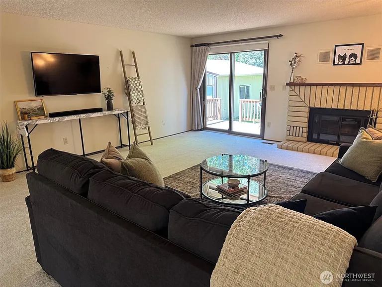 908 S 6th St — Photo 3